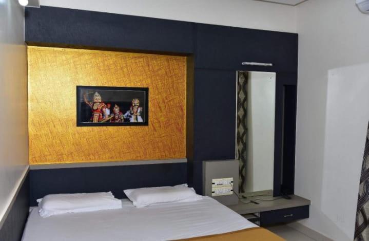 Iroomz Dwaraka Residency Bellary Esterno foto